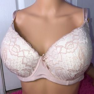 Delta Burke seashell bra size 40DD